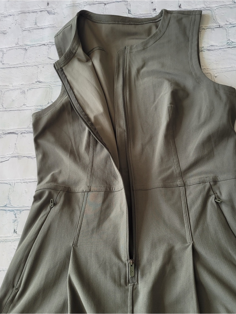 lululemon Athletica Green Cropped Warpstreme Zip-Front Jumpsuit size 4 - Picture 13 of 16